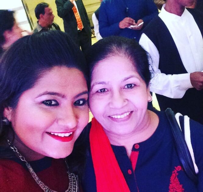 nisha-madhulika-with-fan